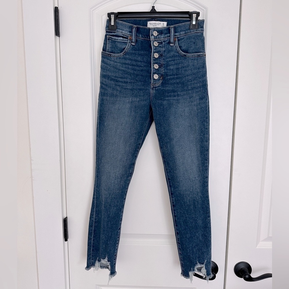 Abercrombie & Fitch The Super Skinny Ankle High Rise size 25 / 0 Short Jeans